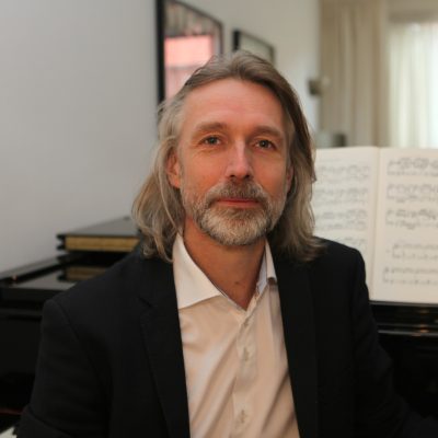 Pianoles Nijmegen Pianoles Nijmegen - Gertjan Eldering is pianist, componist en docent.